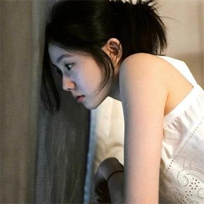 她不知道那些鸟的名字